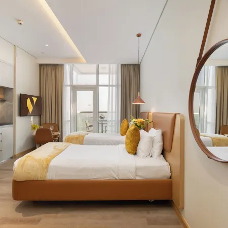 Vogue | Novotel Jvt Near Springs Souk Mall Отели рядом с достопримечательностью «Комплекс Дубай-Студио-Сити»