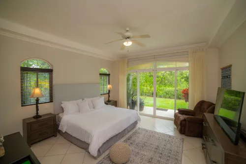 Colina 8F 2 bdr Garden View in Los Suenos - Parkering