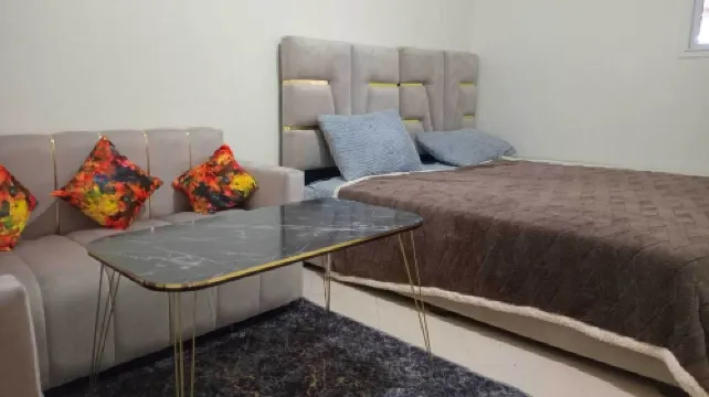 靠近卡薩近岸的Aïn Chock乾淨舒適的房間