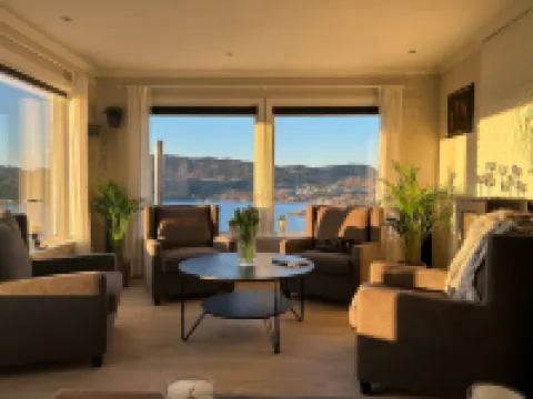 House with oceanview, 4 bedrooms, close to Bergen Hotel di 