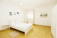 R 03 - Bedroom 3 in Casa do Moinho Guesthouse - Guest houses