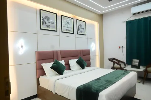 Royal Awadh Inn