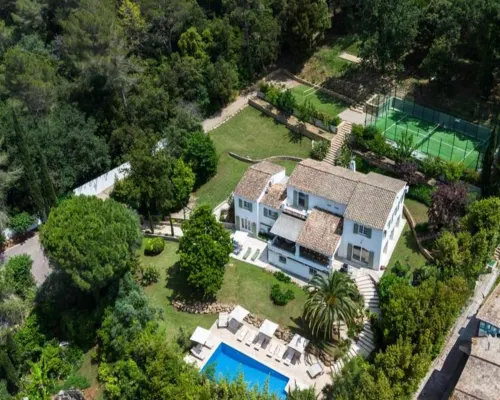 Villa in Valbonne with Pool & Sports Courts Hotels in Valbonne