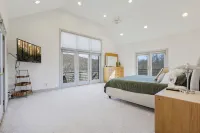 Hillside Haven on expansive grounds, heated pool, firepit, bocce court and more!