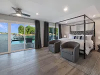 Lakeshore Adrift Hotels in Westport