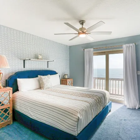 Beachfront Getaway With Ocean Views, Washer/dryer & AC - Snowbirds Welcome