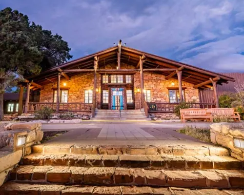 Bright Angel Lodge – Inside the Park Hotele w: Coconino County