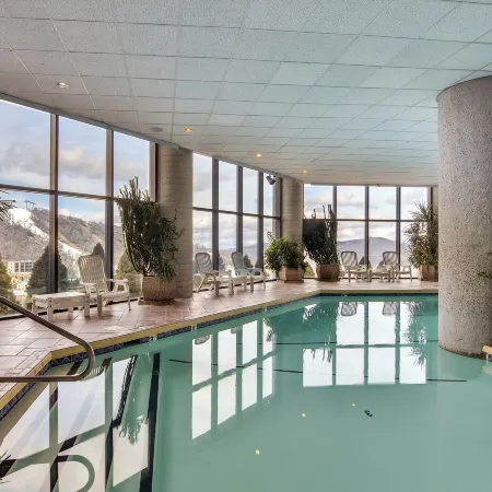 < 4 Mi to Sugar Mtn Resort: Condo w/ Indoor Pool!