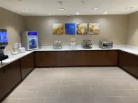 米德蘭西舒適套房酒店 - 早餐