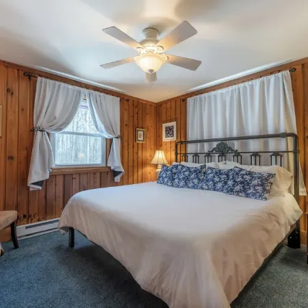 Pet Friendly Secluded 5Br Poconos Lake Retreat with Beach and Skiing