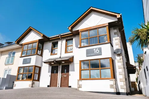 Stylish Apartment Near Newquay Beach, No Deposit