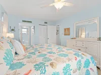 It's A Shore Thing 1 Bedroom Condo by RedAwning Hotels in Longboat Key