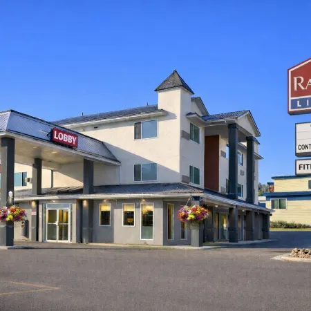 Ramada by Wyndham 100 Mile House