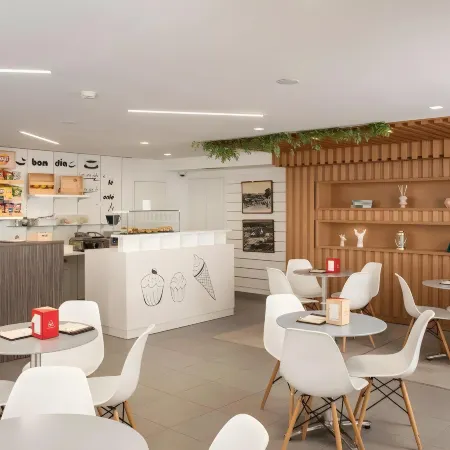 Essence Inn Marianos Hotel