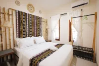 Villa New d'Bamboo by Plesirhatiyogja - Biệt thự