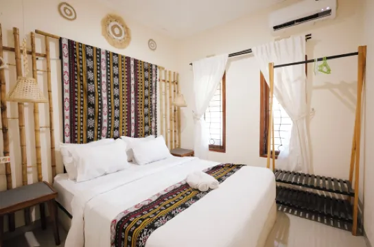 Villa New d'Bamboo by Plesirhatiyogja