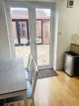 Private Double Bed Bathroom Hydro Pool Part Share Home with Host