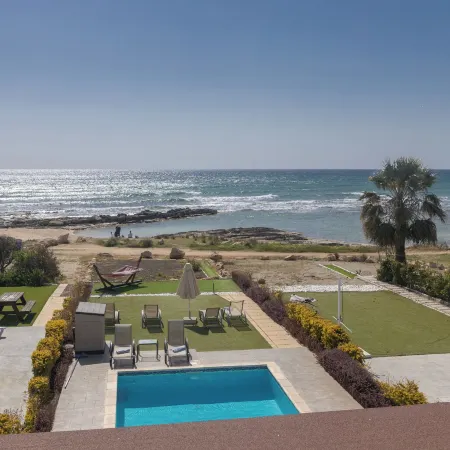 Villa Suri, Luxury Seafront Villa