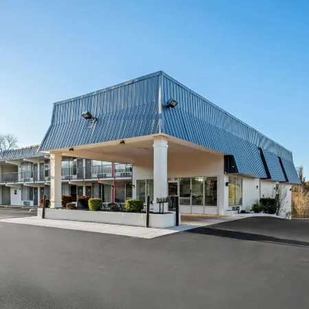 Super 8 by Wyndham Kingsport /I-81