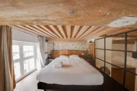 GuestReady - Magnificent duplex canut hypercentre - Homestays