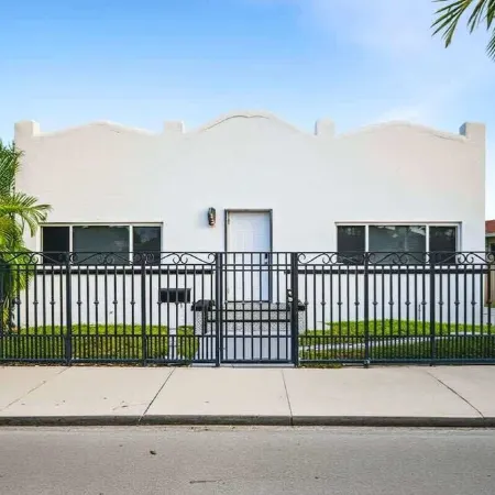 Near Brickell, Private Pool, Outdoor Cinema, Grill
