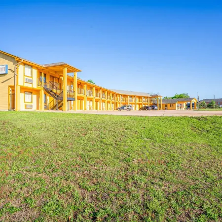 Regency Inn by OYO Rockdale TX