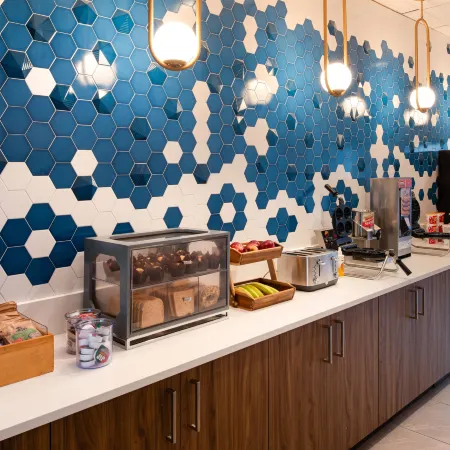 La Quinta Inn & Suites by Wyndham Seattle Sea-Tac Airport