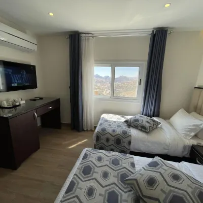 فندق بتراء هارت هوتل Hotels near مسجد الضهرة