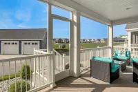 Furnished Screened Porch: Baypoint Resort Home! - 4-Star
