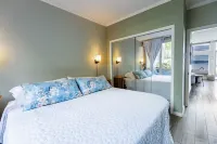 Beach Bliss Oceanfront King Suite! Stunning View, Patio, Dock, Pool & Hot Tub!