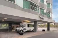 Spark by Hilton Seattle Airport - parking
