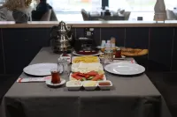 Ren Business Hotel - Homestays