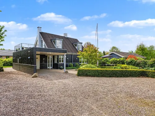 "Gullan" - 75m from the Sea