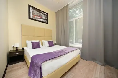 Apelsin Na Leninskom Prospekte Hotel ネスクチニー サド周辺のホテル