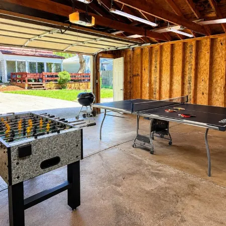 Cozy 5BR & 2 Bath-CLE, BW, IX Center-walkout basement - firepit - dog friendly!
