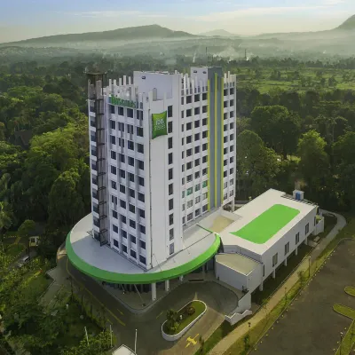 Ibis Styles Bogor Raya Hotels near DeVoyage Bogor