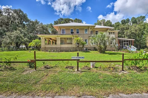 Historic Crescent City Studio - Lakefront w/ Dock! - parking