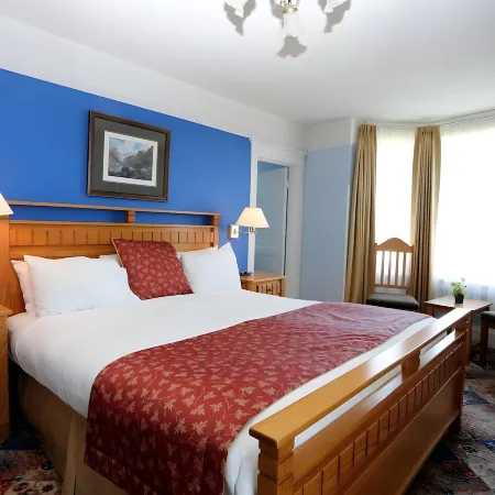 James Bay Inn Hotel, Suites & Cottage