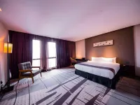Geno Hotel Shah Alam - Rooftop Pools