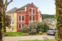 Sentrum Suites - Condos
