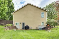 4 Mi to K-state! Modern Garden-level Apt - Homestays