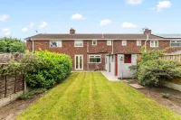 Modern Northwich 3 Bed Sleeps 6 With Free Parking - Wi-Fi
