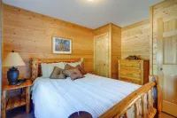 Cozy Columbia Cabin w/ Shared Lake Dock! - Pet friendly