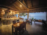 Long Bay Resort Отели рядом с достопримечательностью «Пляж Хадсалад»