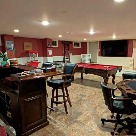 Large Family Lodge w/ Hot Tub, Sports Game Room, Gaming Room, and Pet Friendly!