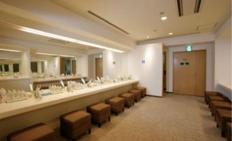 Nikoh Capsule Hotel Refre - Hostel - Caters to Men