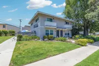 One Lux Stay Coastal 2BR Retreat Near the Beach - Kitchens