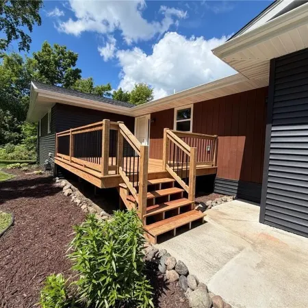 Dockside Retreat on the Canal on Lake Bemidji- 4BR, 3BA-Hot Tub-Fireplace!