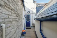 4 Bed - Sleeps 8 - Pool Table -Sea View - Parking - Wi-Fi