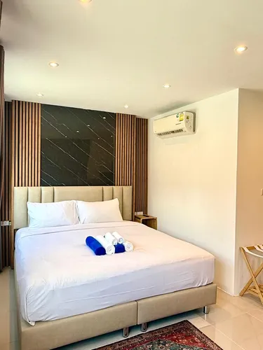 รูปภาพของKing Bed Room Steps from Patong Beach